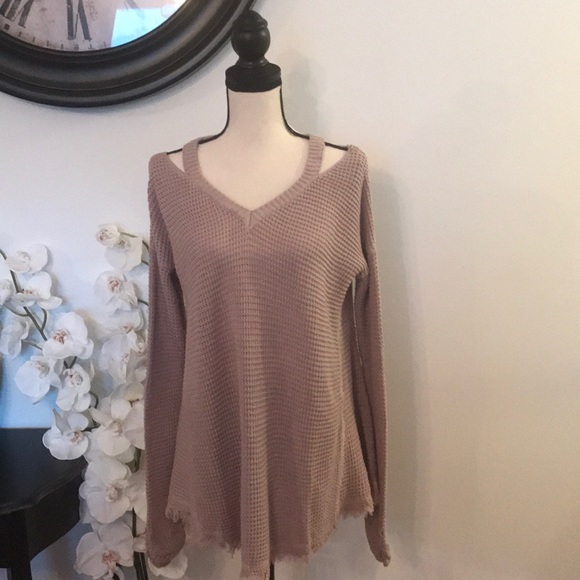 ‼️CLEARANCE‼️ Cut Out Shoulder Waffle Top - Picture 3 of 8